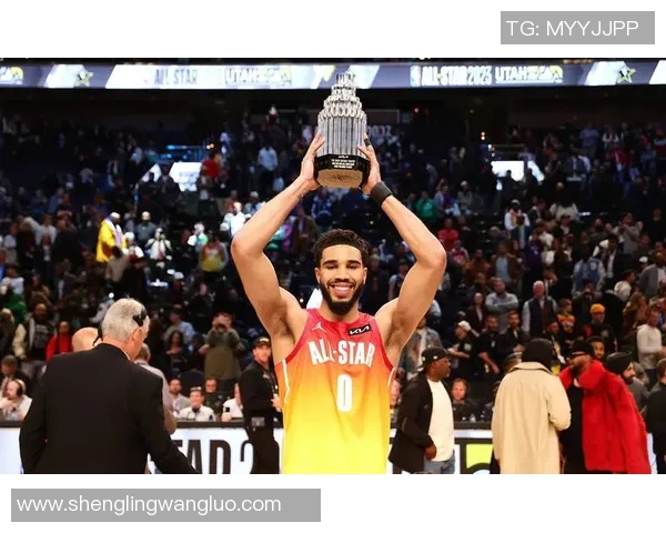 扎克拉文：从天赋新星到NBA全明星的成长之路与未来展望